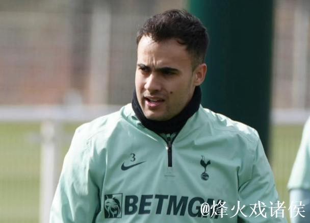 记者：雷吉隆即将加盟迈阿密国际