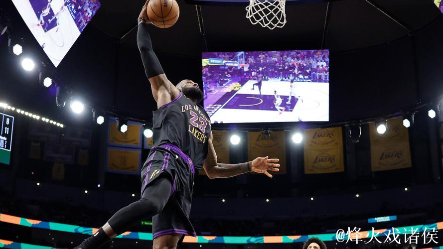 沃克轰下26分,老鹰客场不敌湖人 沃克轰下26分,老鹰客场不敌湖人